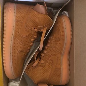 Nike Women’s AF1 Air Force 1 High Suede
